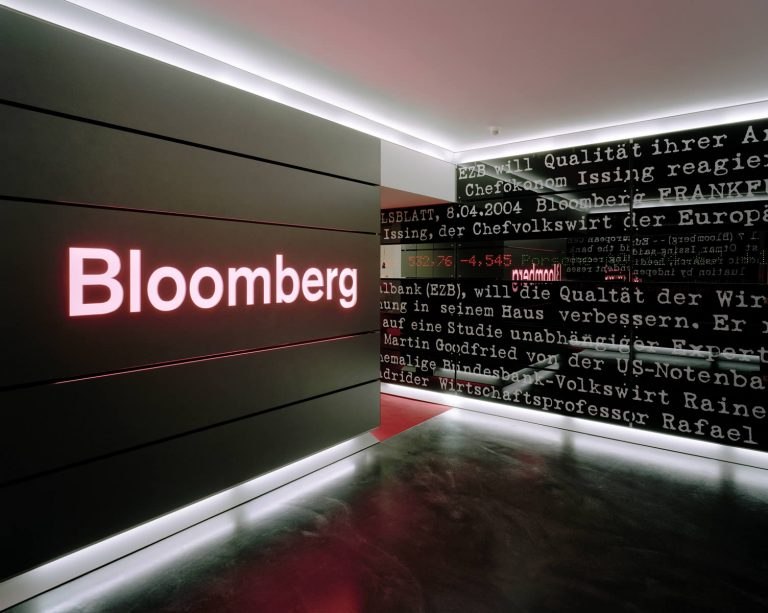 Фото Bloomberg выбирает WORK!