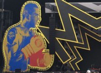 Фото «Большой» свет при минимуме потреблении: SGM и Робби Уильямс